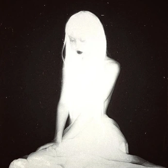 A cover of "black n white" cluster. The owner is onziemelame. The cluster consists of 19 elements.