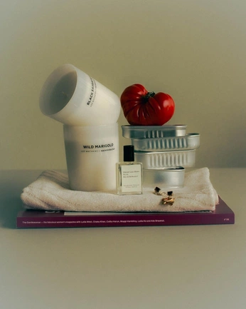 A cover of "still life cosmetic" cluster. The owner is digitaltreasure. The cluster consists of 10 elements.