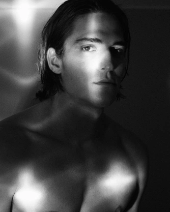 A cover of "CLOSE UPS ( HOMME )" cluster. The owner is johnafanode. The cluster consists of 150 elements.