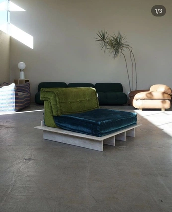 A cover of "ViSpring" cluster. The owner is bencook98. The cluster consists of 17 elements.