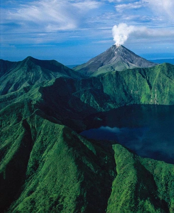 A cover of "Earth collage" cluster. The owner is erica.diwata. The cluster consists of 4 elements.