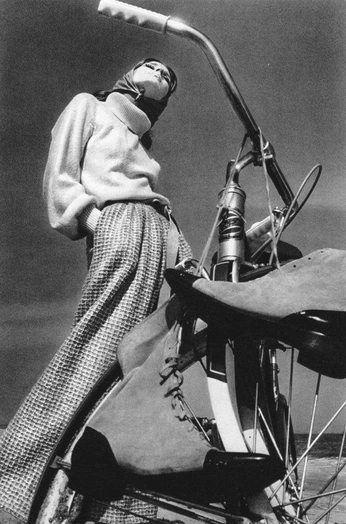 A cover of "černá-bíla" cluster. The owner is kocharky. The cluster description is "černou měj rád černou černou černou měj rád, černou jako bílou měj rád". The cluster consists of 16 elements.