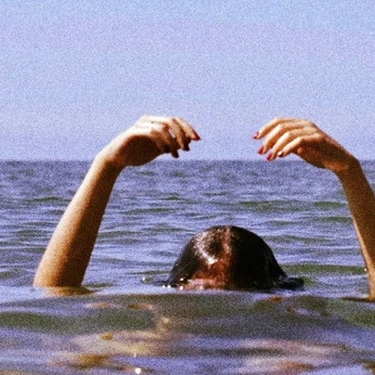 A cover of "Mediterranean vibes" cluster. The owner is gelyaao. The cluster consists of 17 elements.