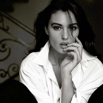 A cover of "photos" cluster. The owner is isobel.sutton. The cluster consists of 7 elements.