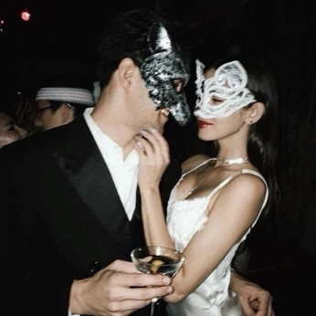 A cover of "Masquerade Ball" cluster. The owner is moonkissedlua. The cluster consists of 8 elements.