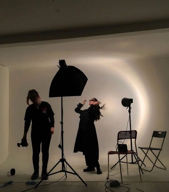 A cover of "LIGHTNING" cluster. The owner is kianarashel. The cluster consists of 7 elements.