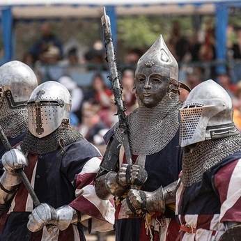 A cover of "Knights" cluster. The owner is jennly. The cluster consists of 3 elements.