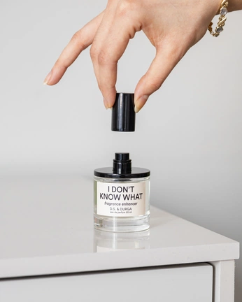 A cover of "don't know" cluster. The owner is ellganz. The cluster consists of 3 elements.