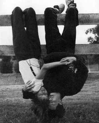 A cover of "black & white" cluster. The owner is natnaeltsegay. The cluster consists of 21 elements.