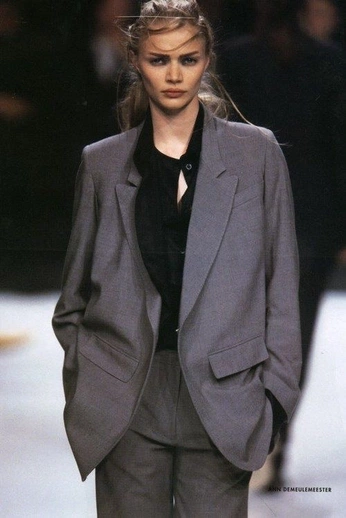 A cover of "Runway" cluster. The owner is jmc. The cluster consists of 32 elements.