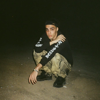 A cover of "ilMOND (MUSiC ViDEO)35mm" cluster. The owner is muhanned. The cluster description is "35mm". The cluster consists of 17 elements.