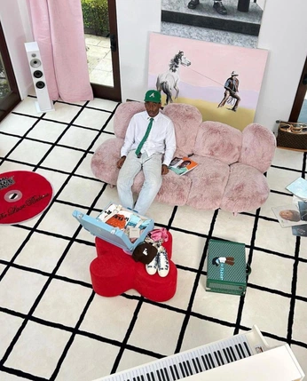 A cover of "Music" cluster. The owner is chrisstraley. The cluster consists of 24 elements.