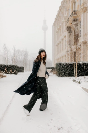 A cover of "Urban snow photoshoot" cluster. The owner is rafikzellagui. The cluster consists of 8 elements.