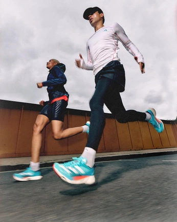 A cover of "running" cluster. The owner is annnbuuu. The cluster consists of 16 elements.