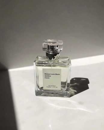 A cover of "perfume brand" cluster. The owner is alisemeii. The cluster consists of 4 elements.