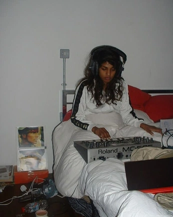 A cover of "like her" cluster. The owner is herjonze. The cluster consists of 3 elements.