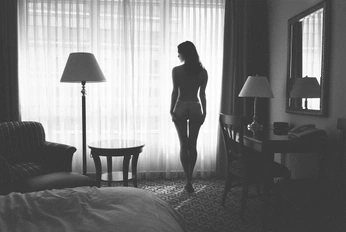 A cover of "HOTEL B/N" cluster. The owner is enfoquecreativoi. The cluster consists of 45 elements.