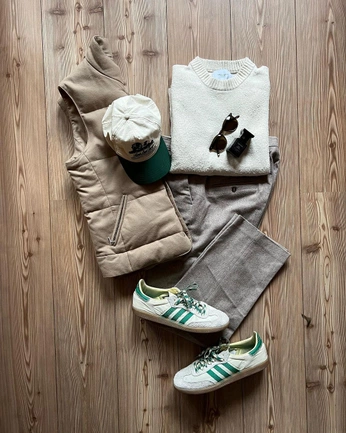 A cover of "E- com" cluster. The owner is janaavinu. The cluster consists of 25 elements.