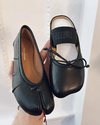 A cover of "Shoes" cluster. The owner is magdasousamendes. The cluster consists of 3 elements.