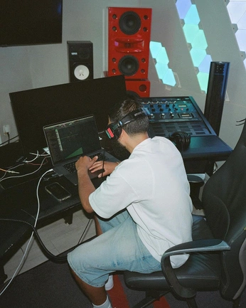 A cover of "josh" cluster. The owner is quinton01. The cluster consists of 6 elements.