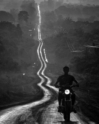 A cover of "Photos" cluster. The owner is elli0tt. The cluster consists of 2 elements.