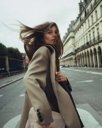 A cover of "/photoshoot Nora" cluster. The owner is fraserbrame. The cluster consists of 19 elements.