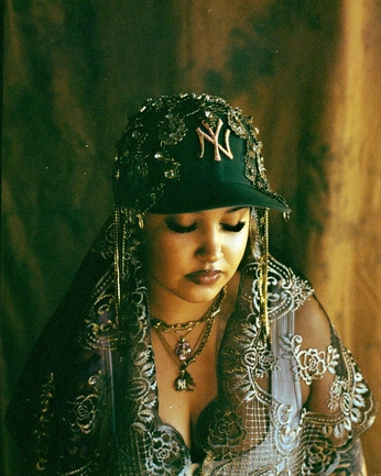 A cover of "cholos" cluster. The owner is cosmos999. The cluster consists of 22 elements.