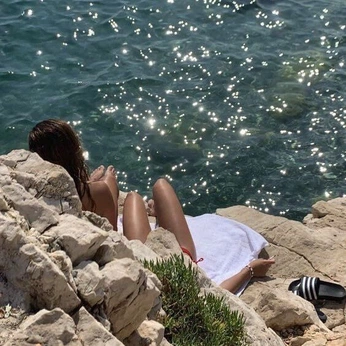 A cover of "coastal" cluster. The owner is carlyaugustabush. The cluster consists of 30 elements.