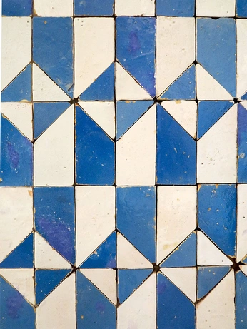 A cover of "tiles" cluster. The owner is oestelle. The cluster consists of 21 elements.