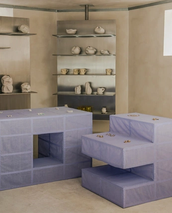 A cover of "spaces" cluster. The owner is apppr. The cluster consists of 8 elements.