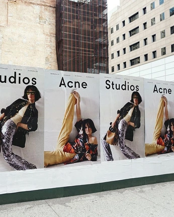 A cover of "poster" cluster. The owner is arjay. The cluster consists of 225 elements.