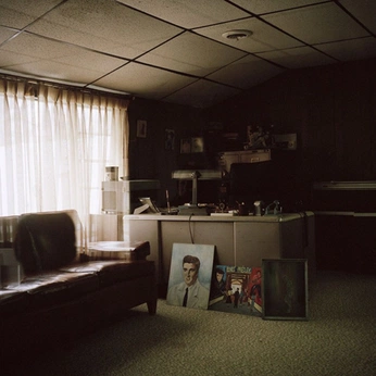 A cover of "Basement" cluster. The owner is nicflori. The cluster consists of 6 elements.