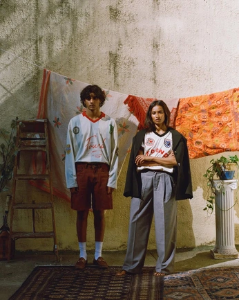 A cover of "Off-Pitch" cluster. The owner is futurdust. The cluster consists of 21 elements.