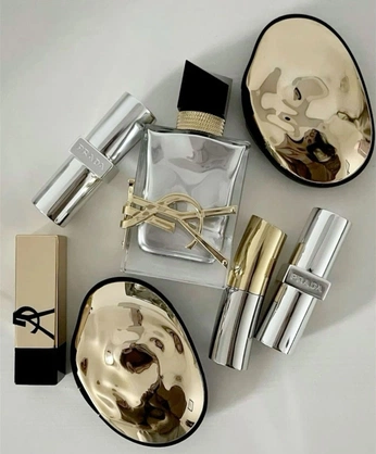 A cover of "Make" cluster. The owner is flaviapaiva. The cluster consists of 31 elements.