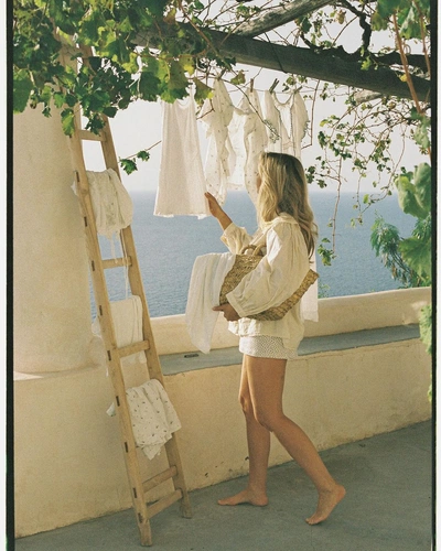 An Instagram carousel post added by nn4nk1 on May 17, 2024. The author is @anne_lauer.