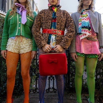 A cover of "kitsch" cluster. The owner is jovir. The cluster consists of 13 elements.