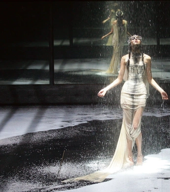 A cover of "Fashion" cluster. The owner is alyxxsmith. The cluster description is "Fashion design refrences". The cluster consists of 118 elements.