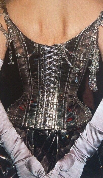 A cover of "fashion+bodice" cluster. The owner is valentinaagil. The cluster consists of 3 elements.