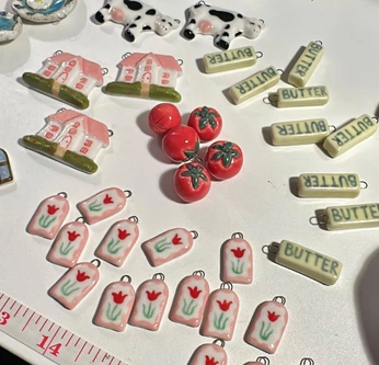 A cover of "Persona" cluster. The owner is jupavanato. The cluster consists of 21 elements.