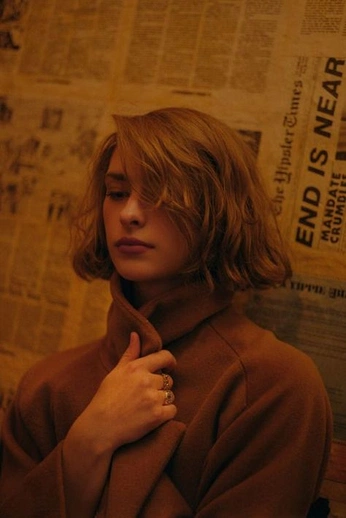 A cover of "September authentic" cluster. The owner is liminalwords. The cluster consists of 2 elements.