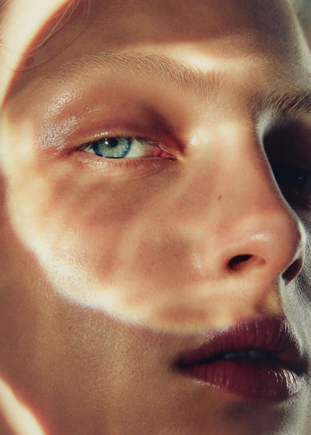 A cover of "WOMAN" cluster. The owner is audaude. The cluster consists of 5 elements.