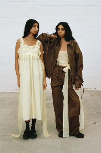 A cover of "foto yontu" cluster. The owner is helenacoser. The cluster consists of 13 elements.