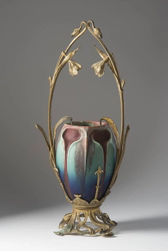 A cover of "Elegant Objects" cluster. The owner is zimamuse. The cluster consists of 3 elements.