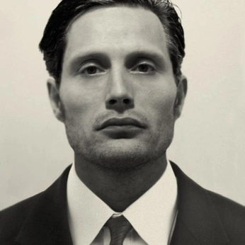 A cover of "Mylimasis" cluster. The owner is redhood. The cluster consists of 125 elements.