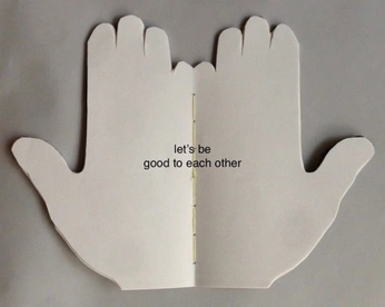 A cover of "📓" cluster. The owner is zoe104. The cluster consists of 3 elements.