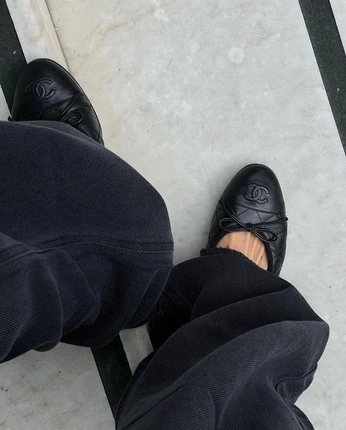 A cover of "ballet flat" cluster. The owner is laricunegundes. The cluster consists of 1 element.