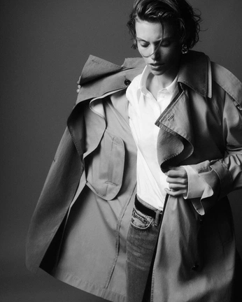 A cover of "COAT INSIDE" cluster. The owner is amyzeilon. The cluster consists of 6 elements.