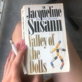 A cover of "läsa" cluster. The owner is ammacrellin. The cluster consists of 28 elements.