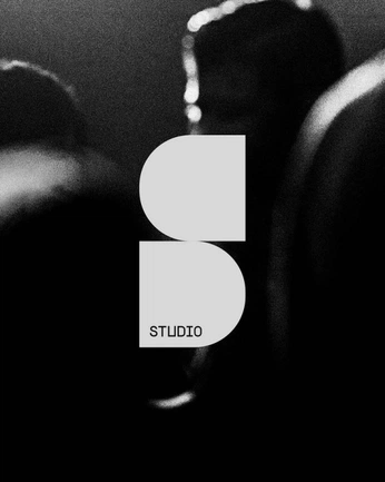 A cover of "Studio D" cluster. The owner is dudacezario. The cluster consists of 3 elements.