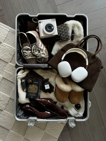 A cover of "Travel Core" cluster. The owner is marcow. The cluster consists of 4 elements.